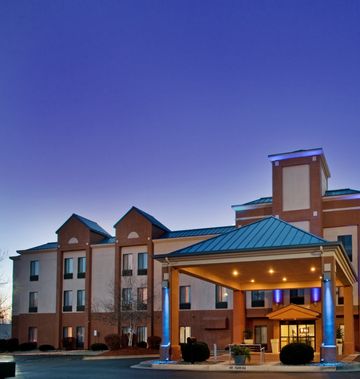 Holiday Inn Express & Suites Lansing-Lea