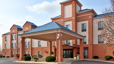 Holiday Inn Express & Suites Lansing-Lea