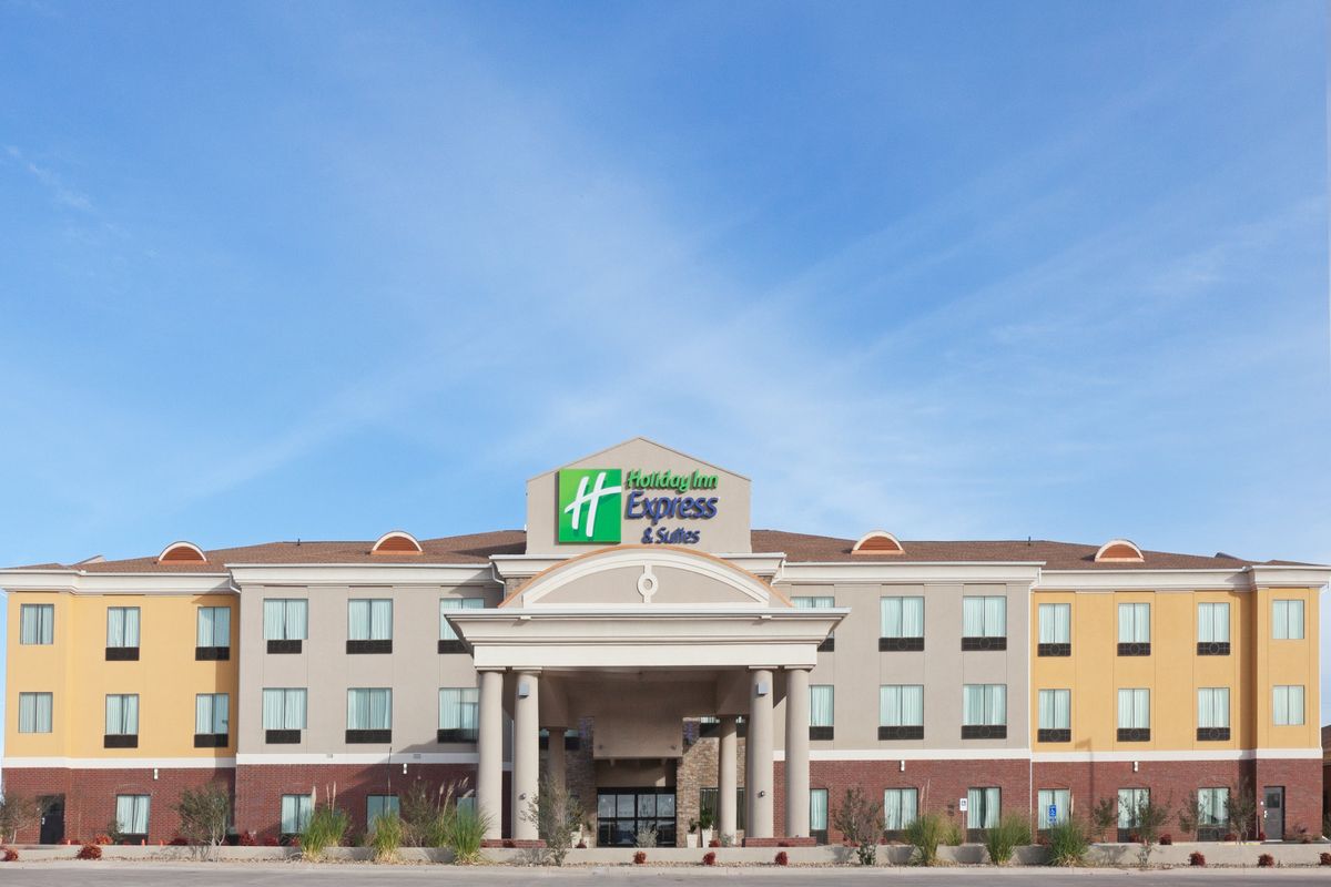 Holiday Inn Express Hotel & Suites Images & Videos Tourist Class