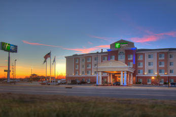 Holiday Inn Express & Suites Elk City