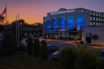 Delta Hotels Milwaukee Northwest