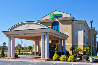 Holiday Inn Express Hotel & Suites