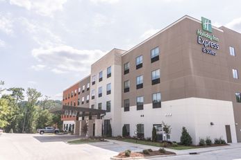 Holiday Inn Express & Suites Birmingham