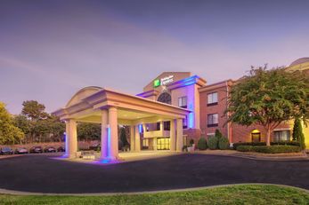 Holiday Inn Express Suites Wakefield