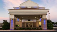 Holiday Inn Express Hotel & Suites Shawn