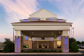 Holiday Inn Express Hotel & Suites Shawn