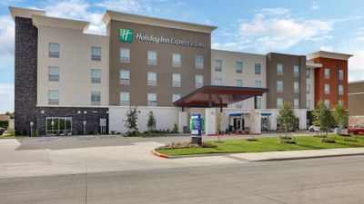 Holiday Inn Express & Suites Plano