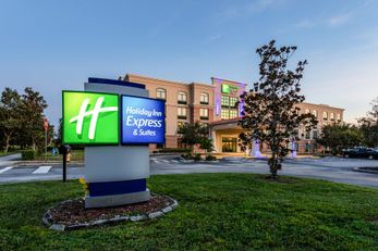 Holiday Inn Express & Stes East Lakewood