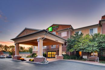 Holiday Inn Express & Suites Lancaster