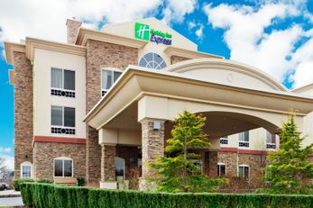 Holiday Inn Express Hotel & Suites