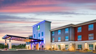 Holiday Inn Express Suites Junction
