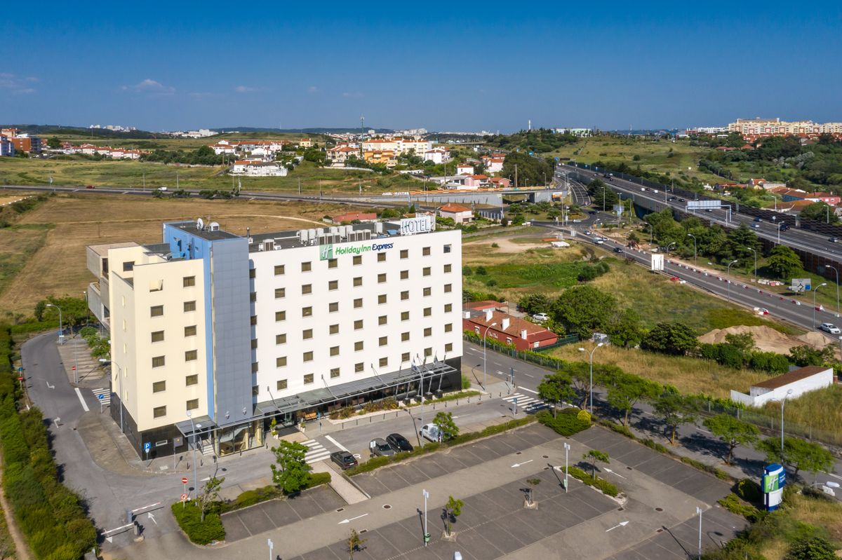 Holiday Inn Express LisbonOeiras Images & Videos Tourist Class Porto