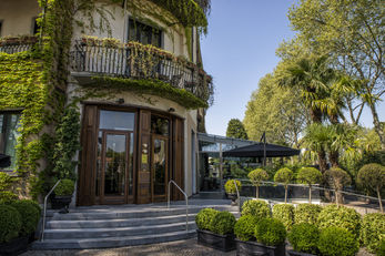 De la Ville Hotel