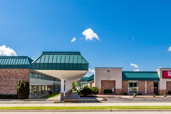 Red Roof Inn & Suites DeKalb
