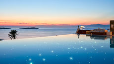 Bill & Coo Luxury Suites Hotel