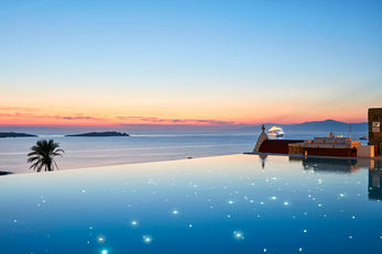 Bill & Coo Luxury Suites Hotel