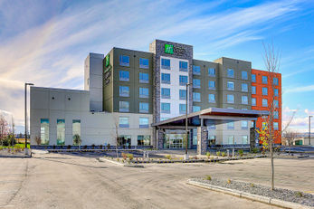 Holiday Inn Express/Ste Airport Trail NE