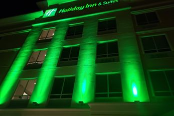 Holiday Inn & Suites-Convention Center