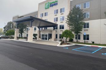 Holiday Inn Express Wixom