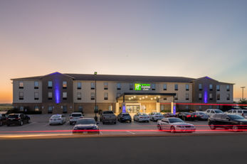 Holiday Inn Express & Suites N Waco Area