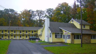 Country Place Inn & Suites