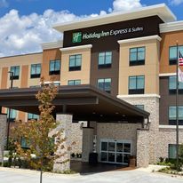 Holiday Inn Express & Suites Airport