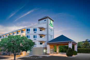 Holiday Inn Express Airport