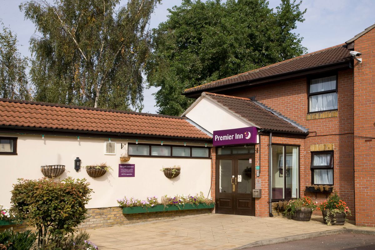Premier Inn London Romford West Images & Videos First Class Romford