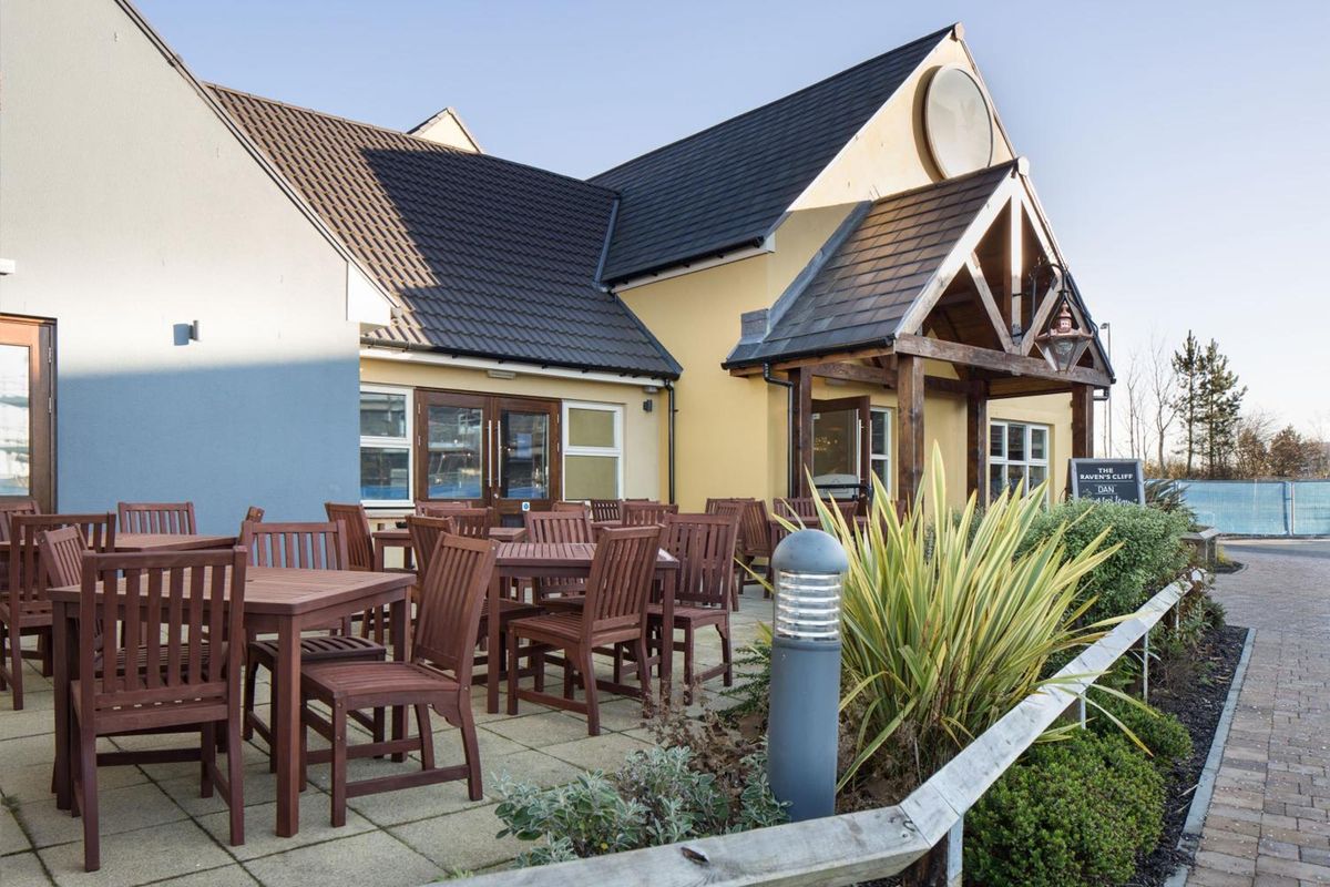 Ravens Cliff Marstons Inns Images & Videos Motherwell, Scotland Hotels