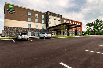Holiday Inn Express & Suites Dayton East