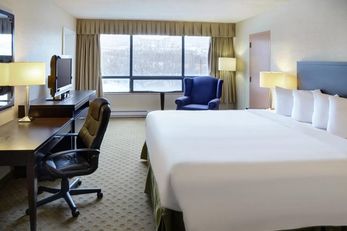 Greenwood Hotel & Suites