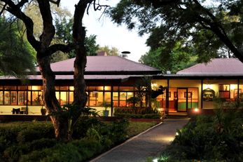 Cresta Riley's Hotel