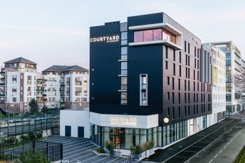 Courtyard Paris Creteil