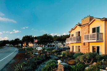 Pelican Inn & Suites