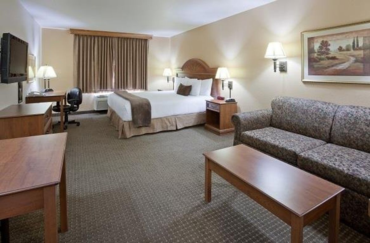 Expressway Suites- First Class Fargo, ND Hotels- GDS ...