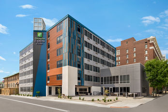 Holiday Inn Express & Suites Downtown