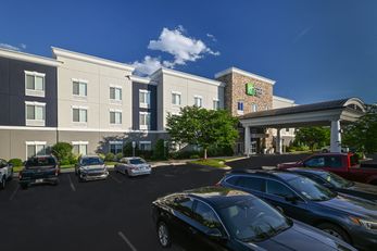 Holiday Inn Express Hotel & Suites