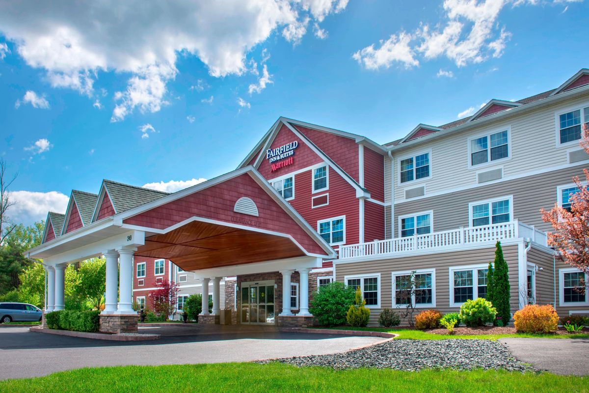 Fairfield Inn & Suites Lenox- Tourist Class Great Barrington, MA Hotels-  GDS Reservation Codes: Travel Weekly
