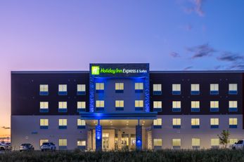 Holiday Inn Express & Suites Watertown