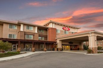 The Oaks Hotel & Suites