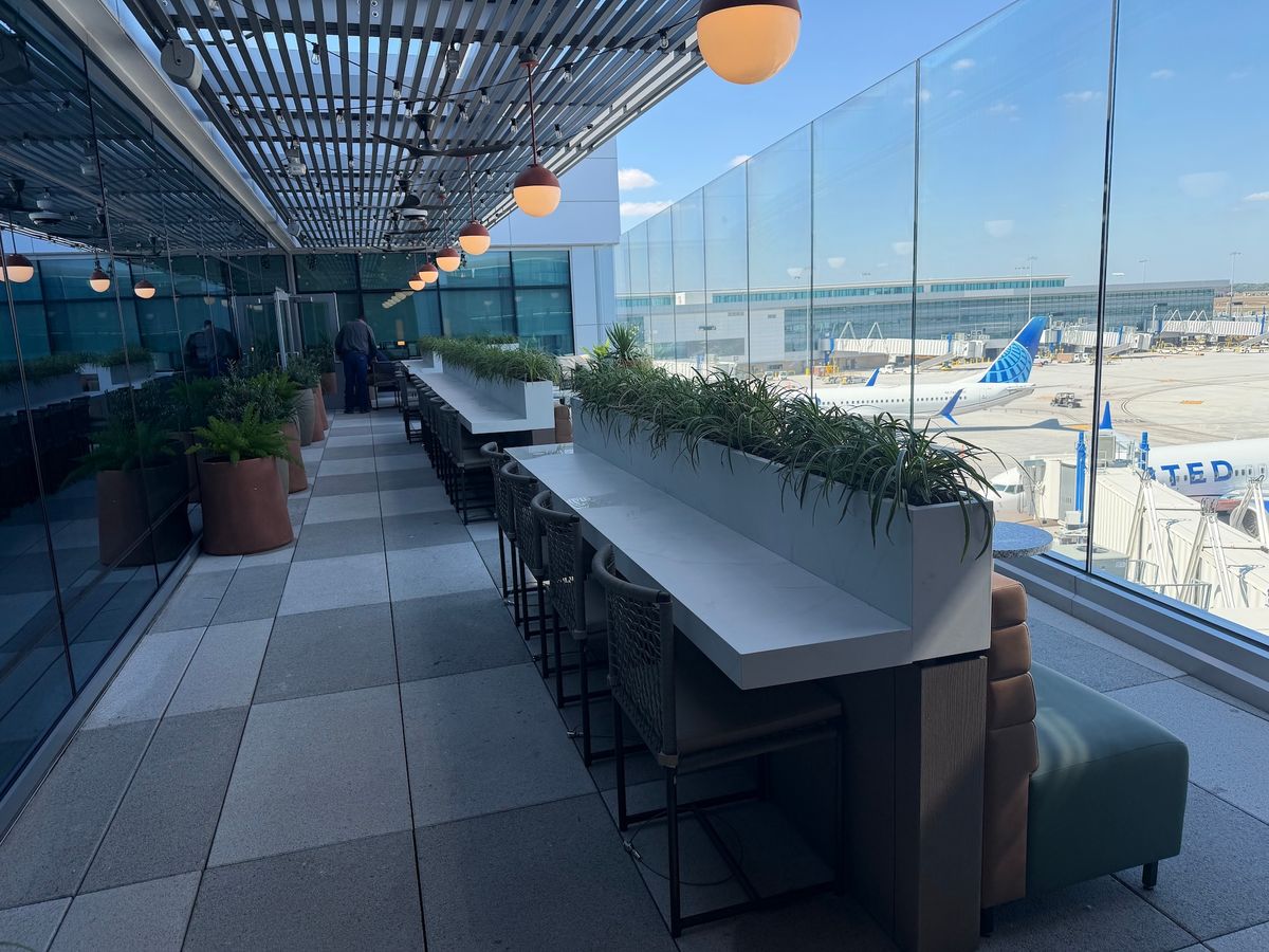 United Opens New Concourse, Largest Lounge in Houston's Bush Airport