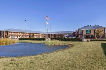 Quality Inn & Suites Hotel Owasso