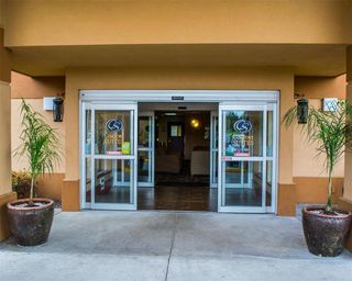 Comfort Suites