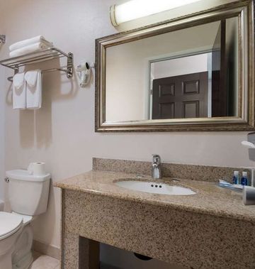Rodeway Inn & Suites