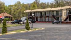 Econo Lodge Inn & Suites