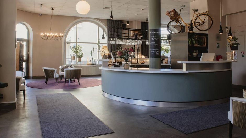 Home Hotel Post Lobby
