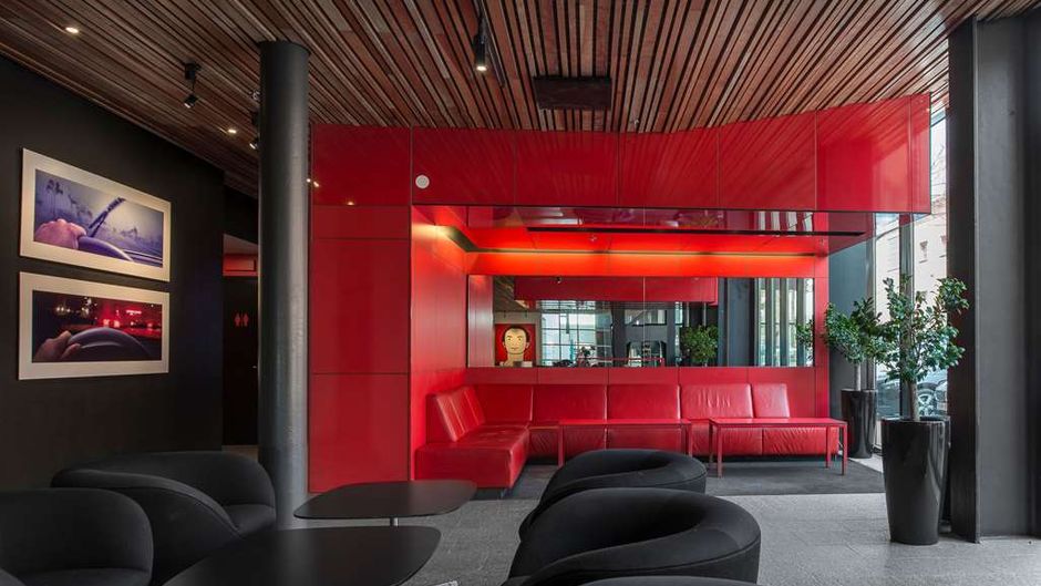 Quality Hotel 11 Lobby