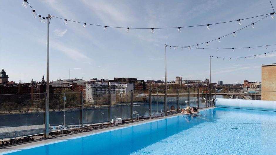 Clarion Hotel Sign Pool