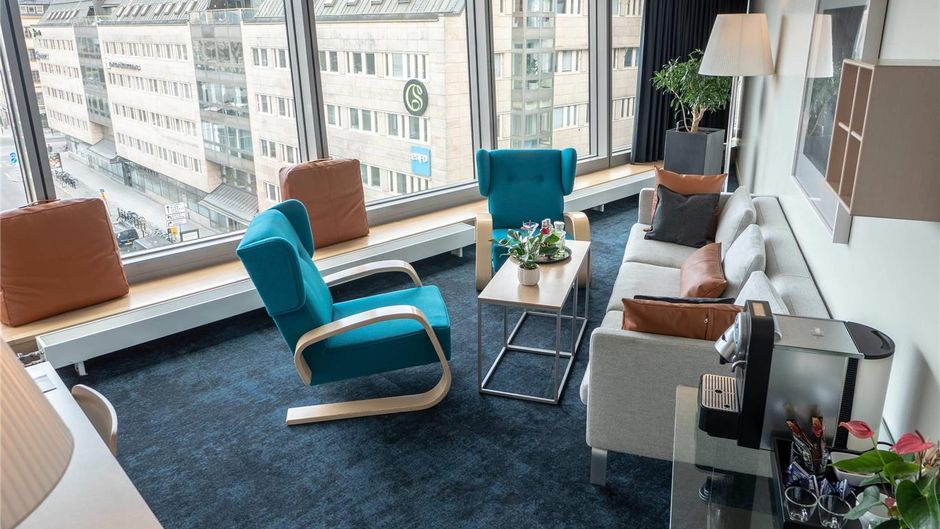 Clarion Hotel Sign Suite
