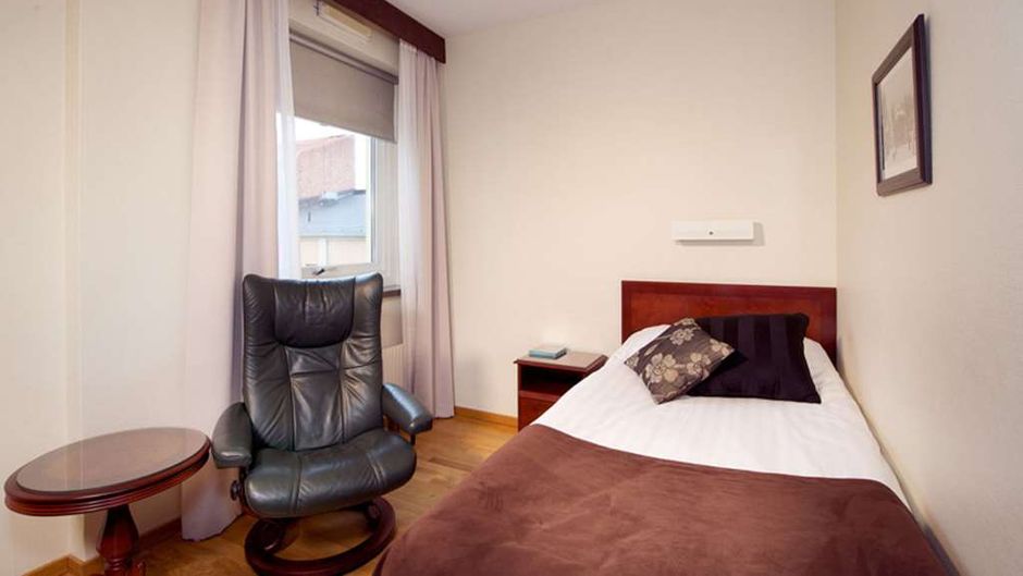 Home Hotel Cardinal Room